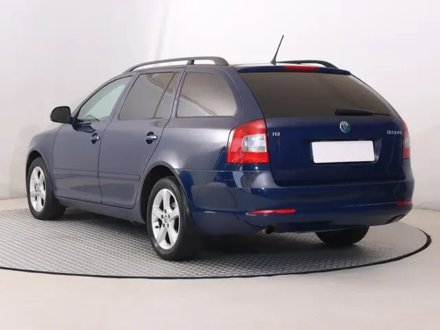 Skoda Octavia Combi 2013 photo 3