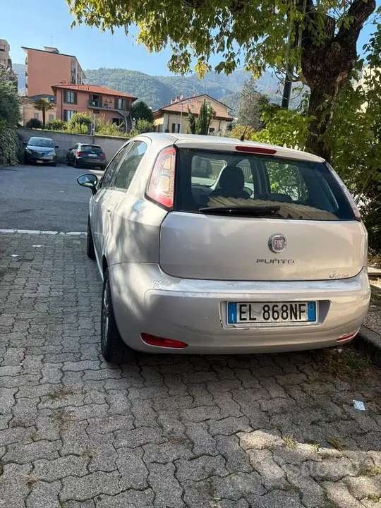 Fiat Punto 2012 photo 2