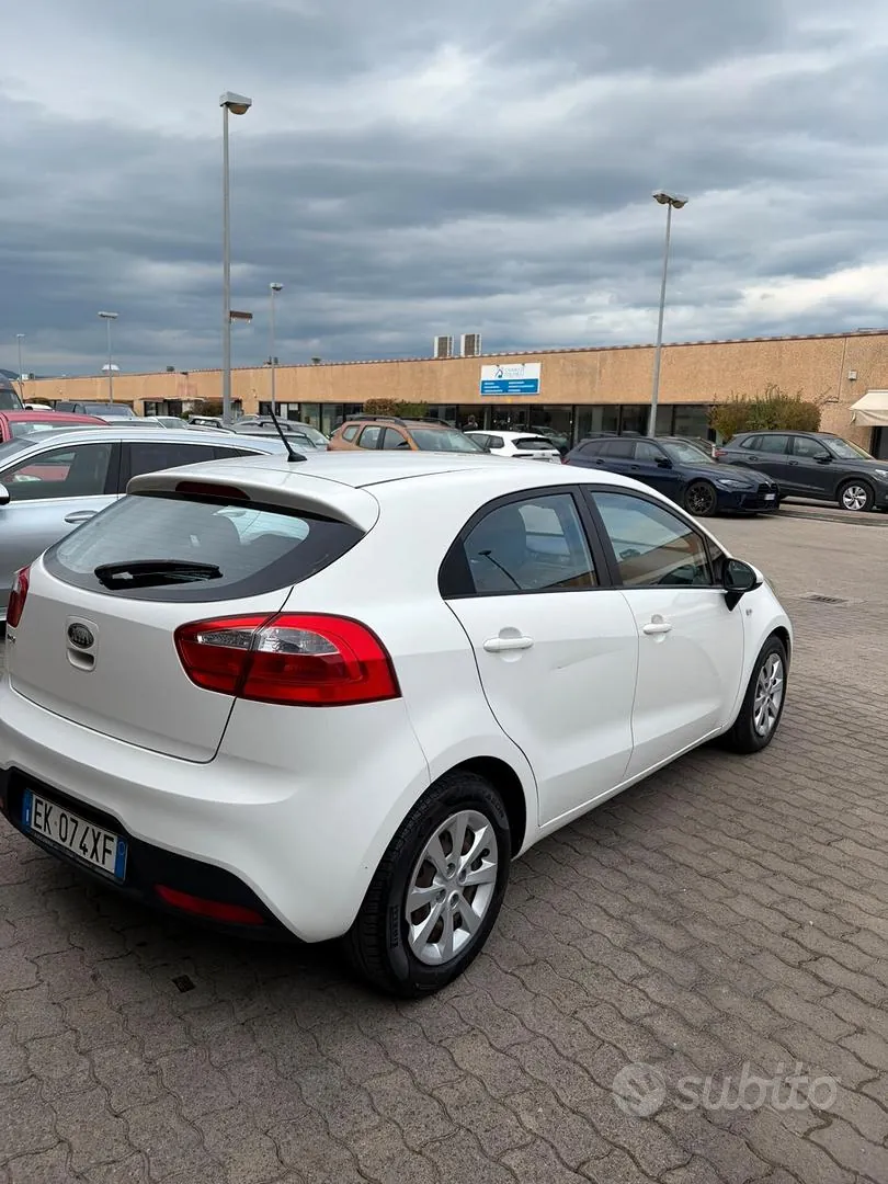 Kia Rio 2011 photo 4