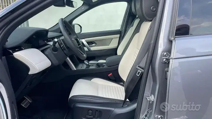 Land Rover Discovery Sport 2024 photo 3