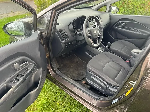 Kia Rio 2012 photo 5
