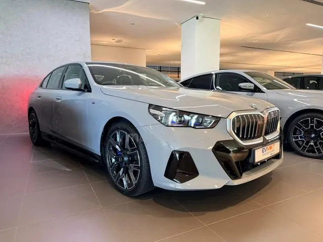 BMW I5