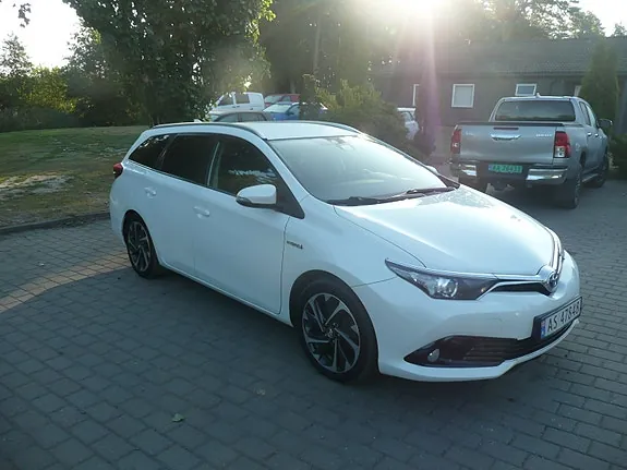 Toyota Auris 2015 photo 2