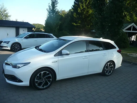 Toyota Auris 2015 photo 3