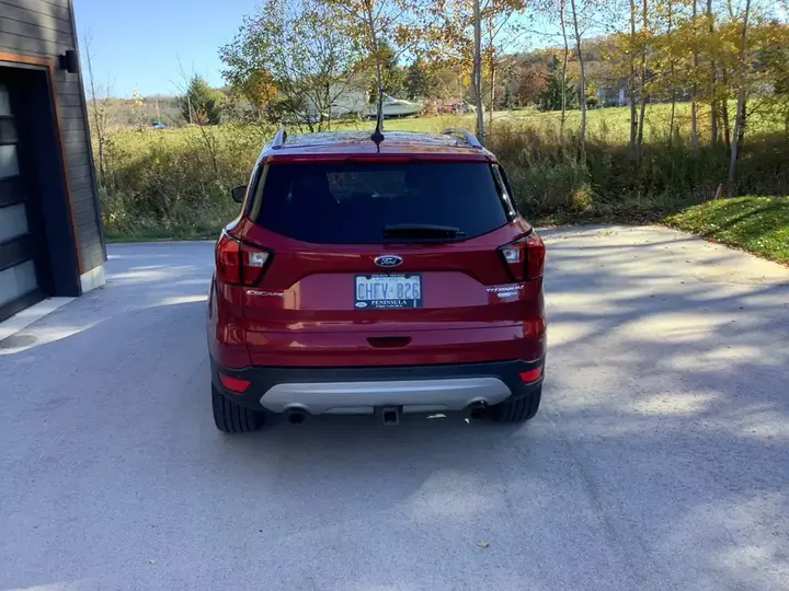 Ford Escape 2019 photo 2