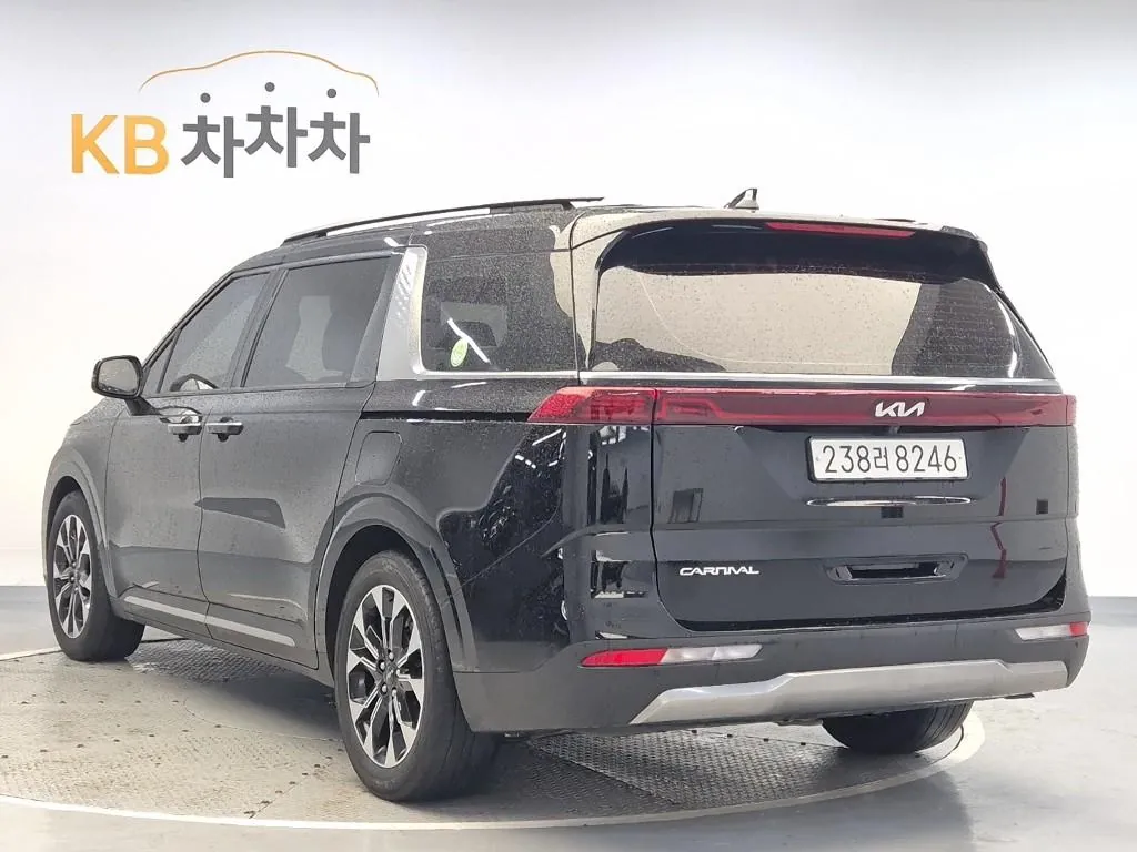 Kia Carnival 2023 photo 2