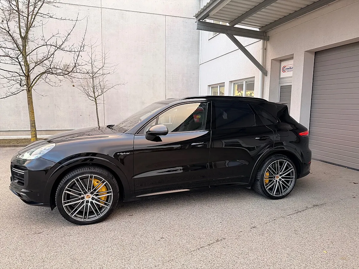 Porsche Cayenne 2022 photo 2
