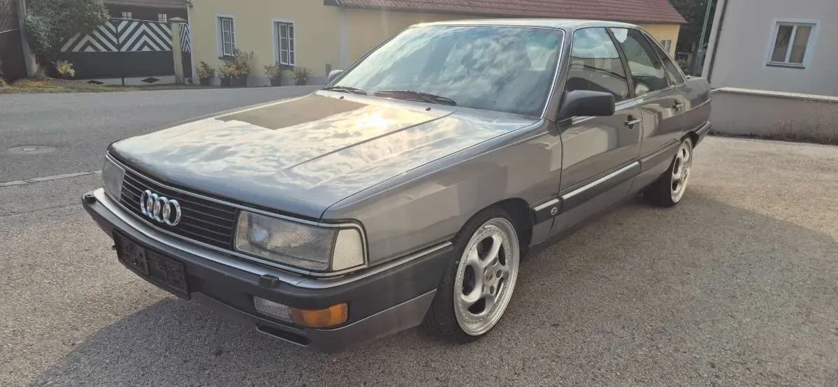 Audi 200 1986 photo 2