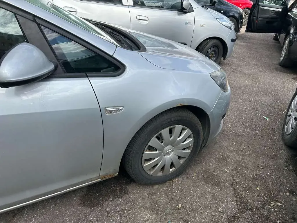 Opel Astra 2012 photo 3