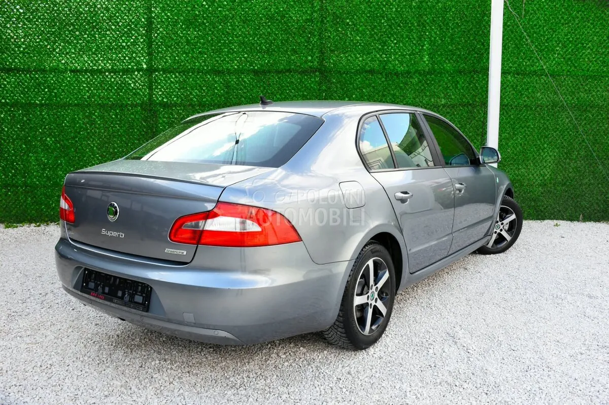 Skoda Superb 2012 photo 5