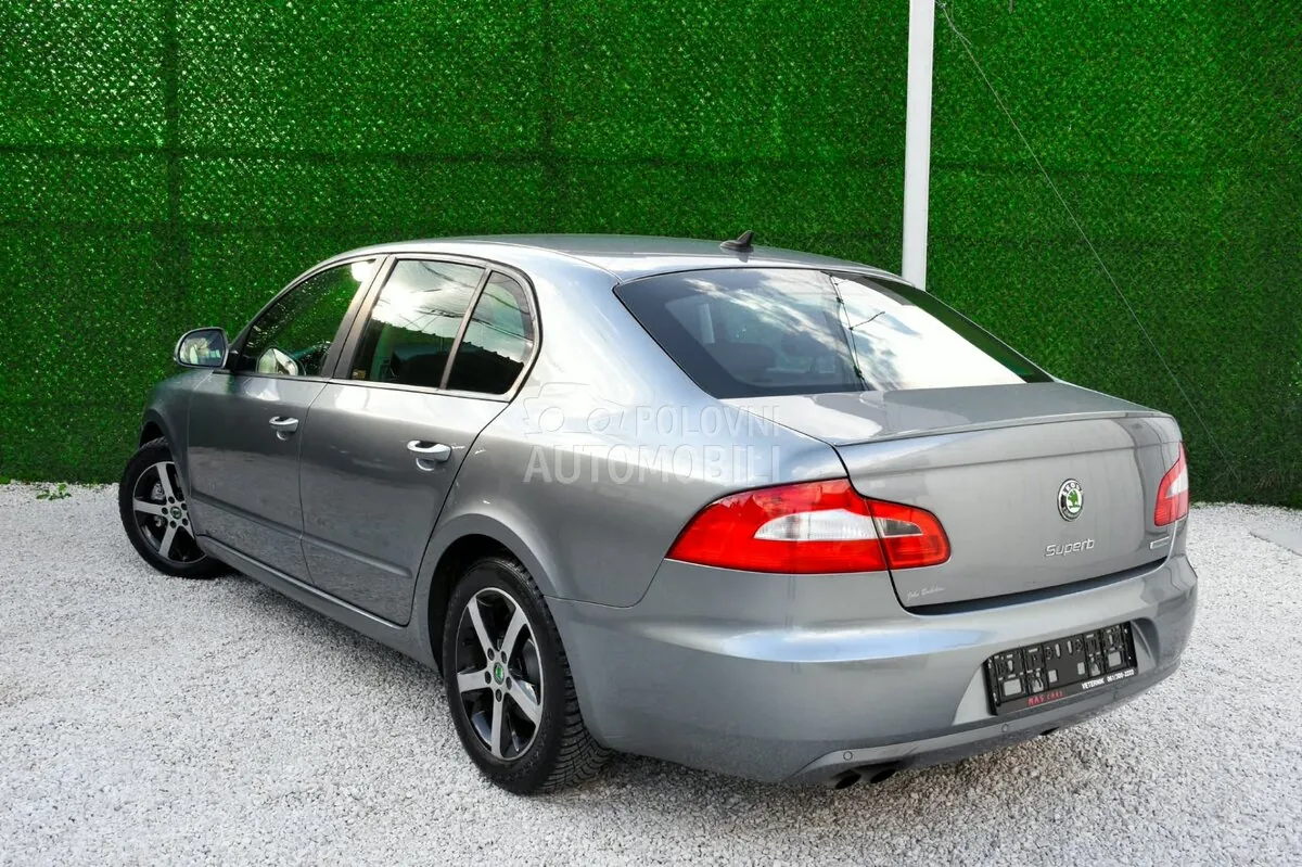 Skoda Superb 2012 photo 3