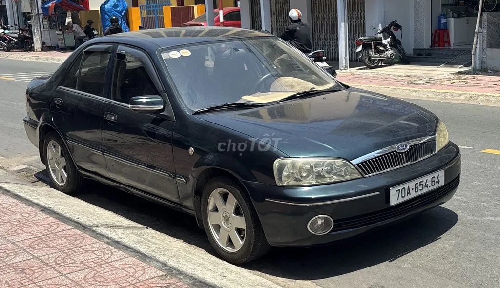 Ford Laser 2002 photo 2