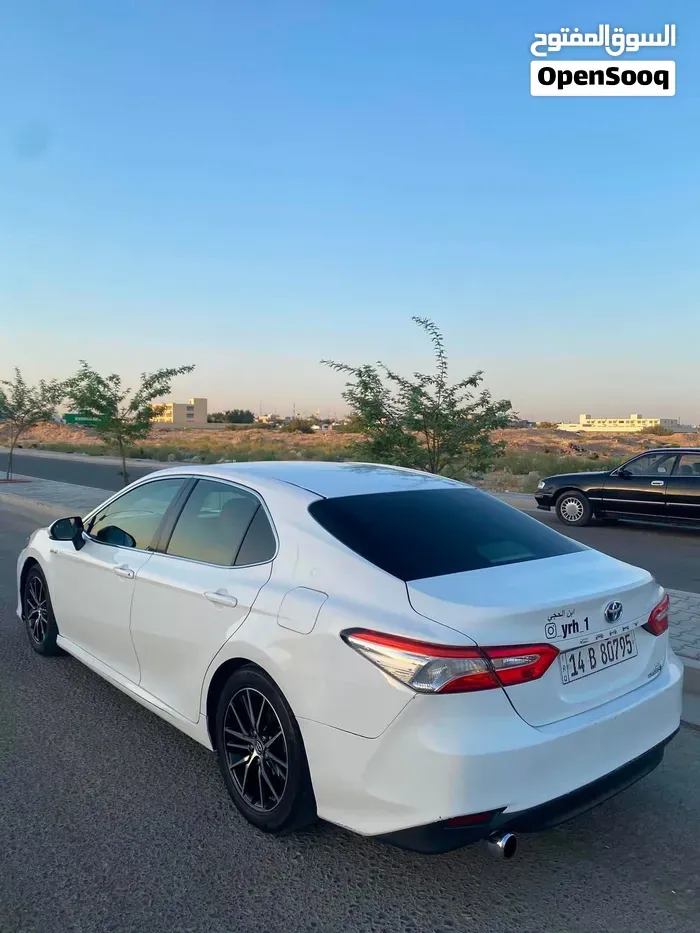 Toyota Camry 2023 photo 2