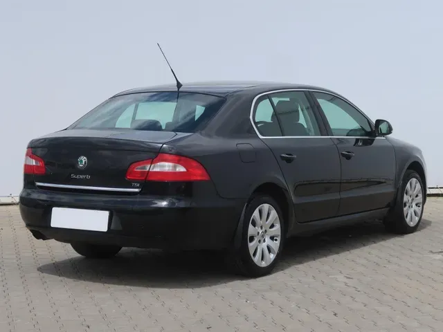 Skoda Superb 2008 photo 4