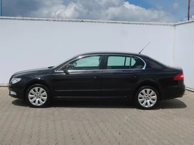 Skoda Superb 2008 photo 2