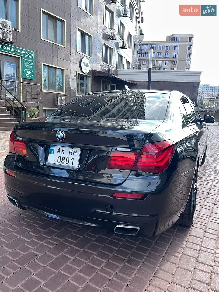 BMW 7 Series 2012 photo 3