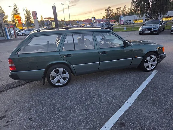 Mercedes-Benz 300 Td 1992 photo 3