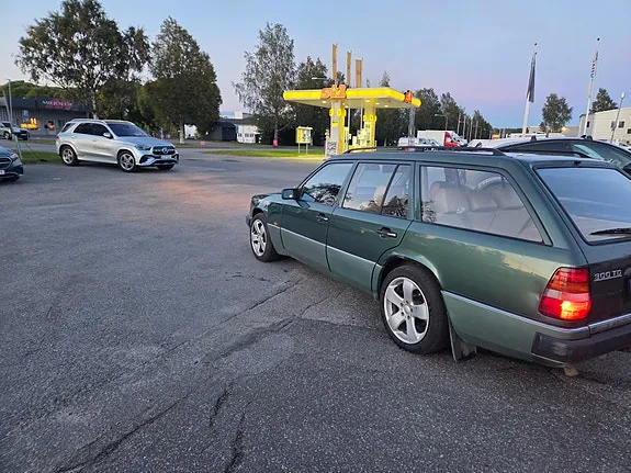 Mercedes-Benz 300 Td 1992 photo 2