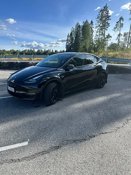 Tesla Model Y 2023 photo 4