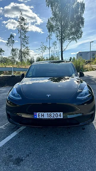 Tesla Model Y 2023 photo 2