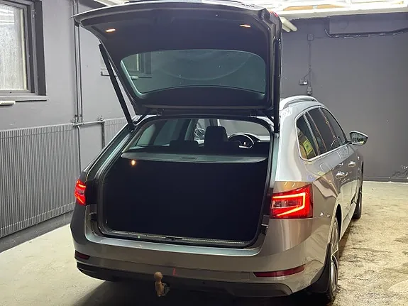 Skoda Superb 2019 photo 5