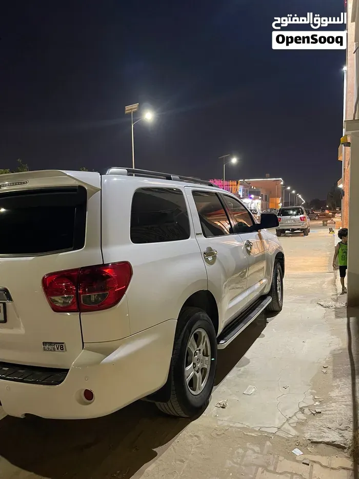 Toyota Sequoia 2013 photo 2