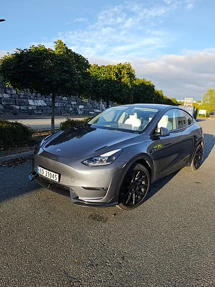 Tesla Model Y 2021 photo 2