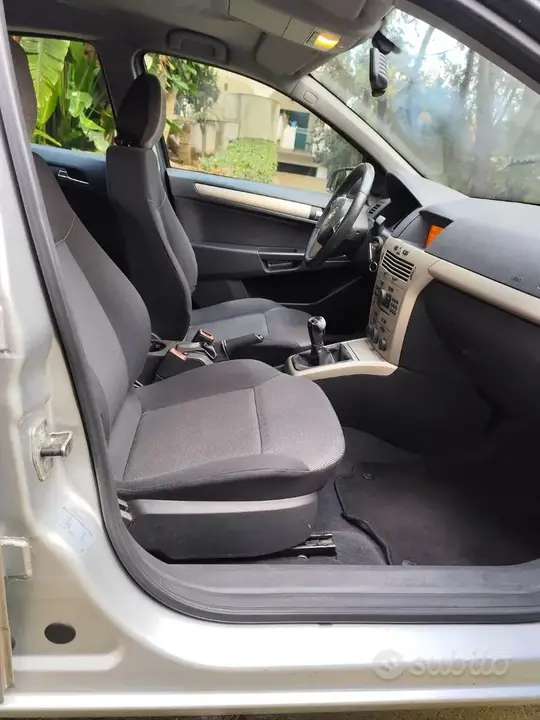 Opel Astra 2009 photo 4
