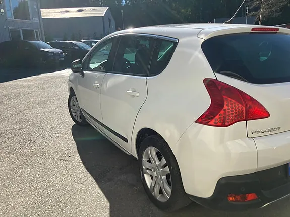 Peugeot 3008 2011 photo 2