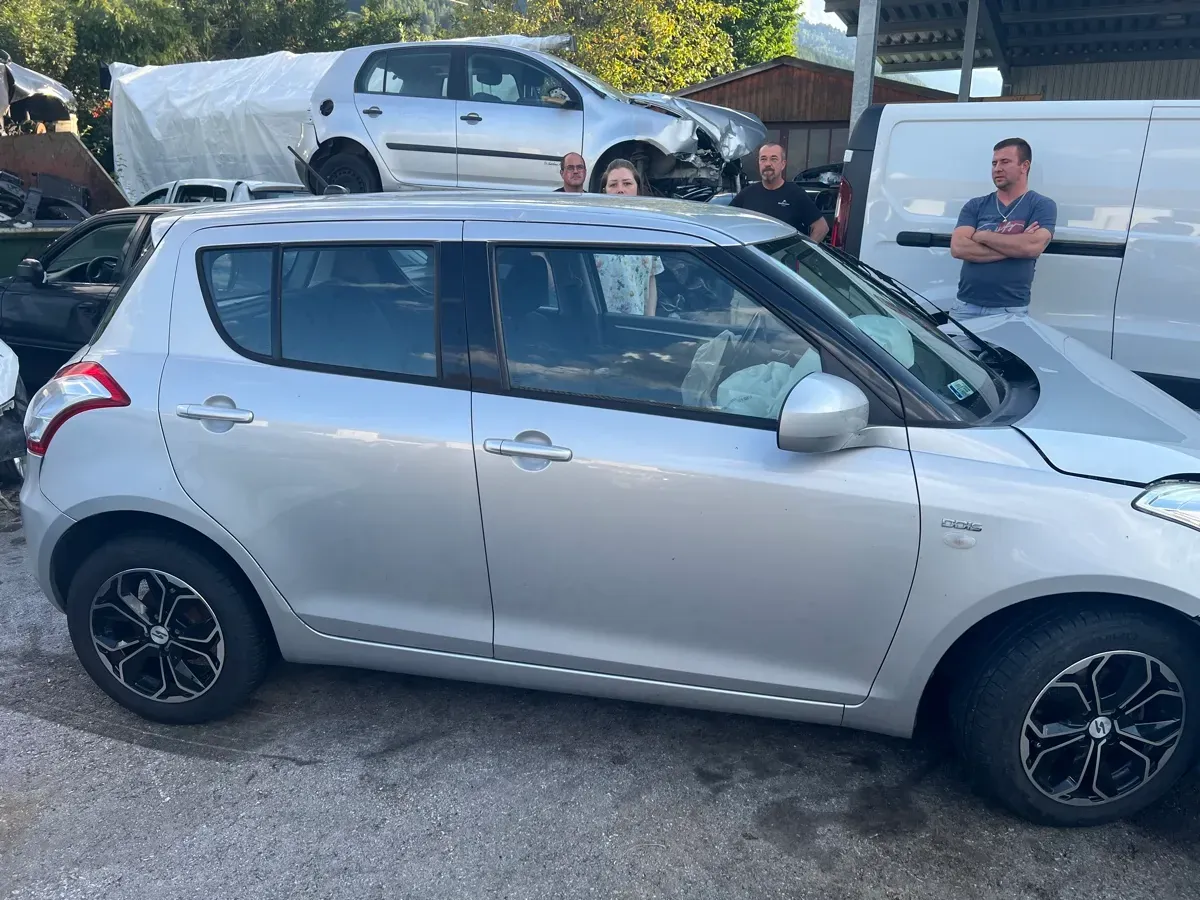Suzuki Swift 2013 photo 2