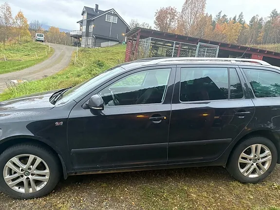 Skoda Octavia 2012 photo 2