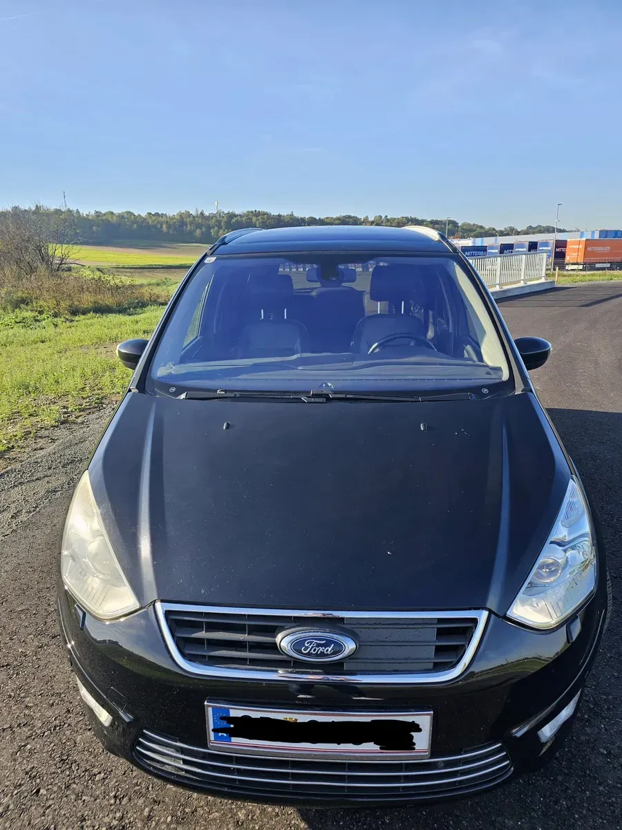 Ford Galaxy 2010 photo 2