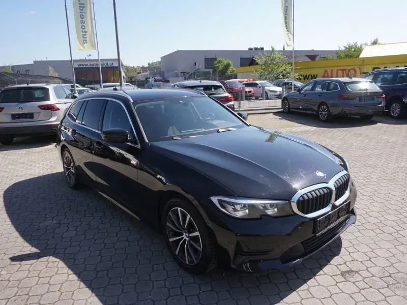 BMW 3 Series 2022 photo 3
