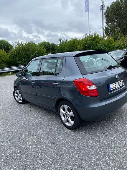 Skoda Fabia 2011 photo 3