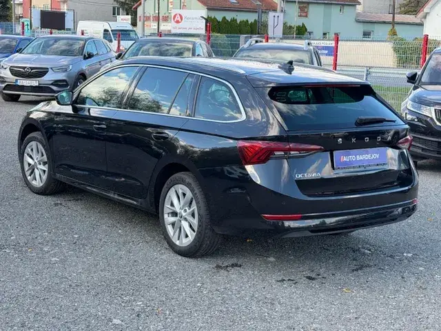 Skoda Octavia Combi 2023 photo 2