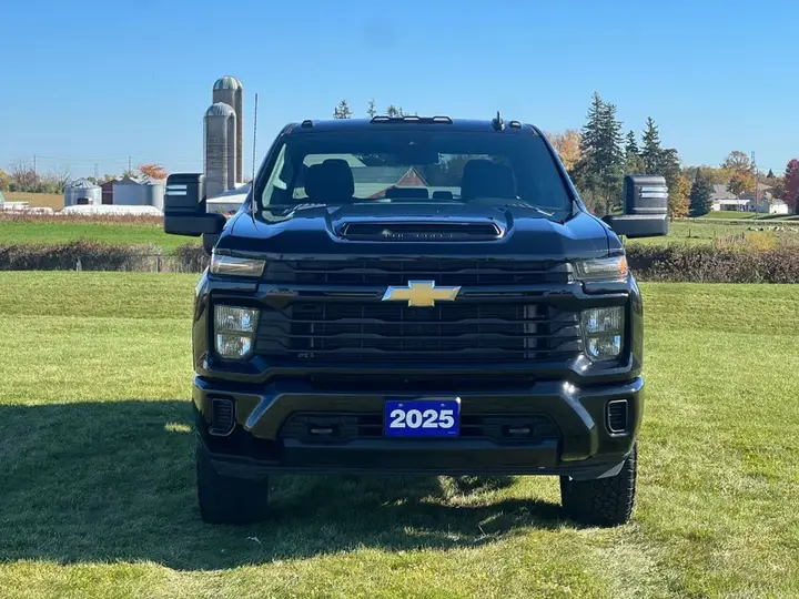 Chevrolet Silverado 2500 2025 photo 2