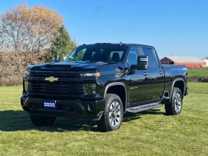 Chevrolet Silverado 2500 2025 photo 3