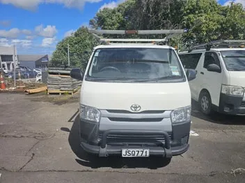 Toyota Hiace 2016 photo 3
