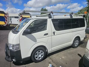 Toyota Hiace 2016 photo 2