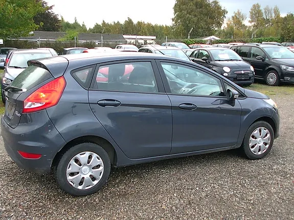 Ford Fiesta 2011 photo 5