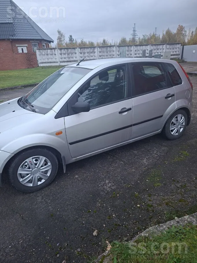 Ford Fiesta 2005 photo 2