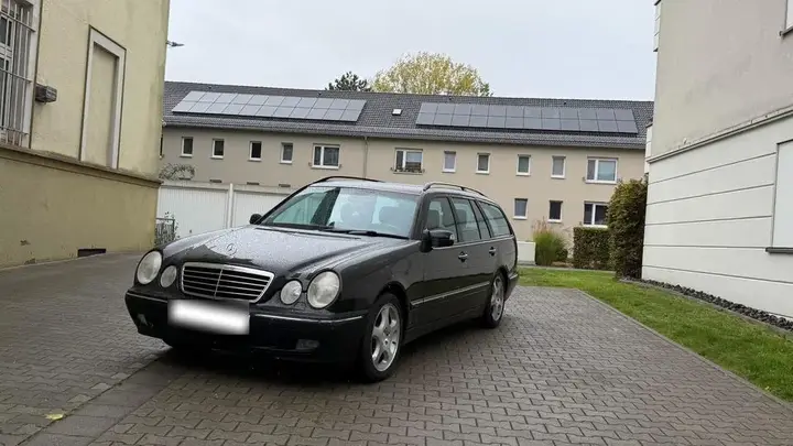 Mercedes-Benz E240