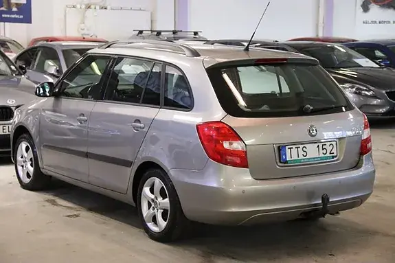 Skoda Fabia 2011 photo 5