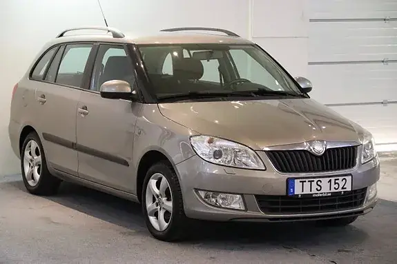 Skoda Fabia 2011 photo 3