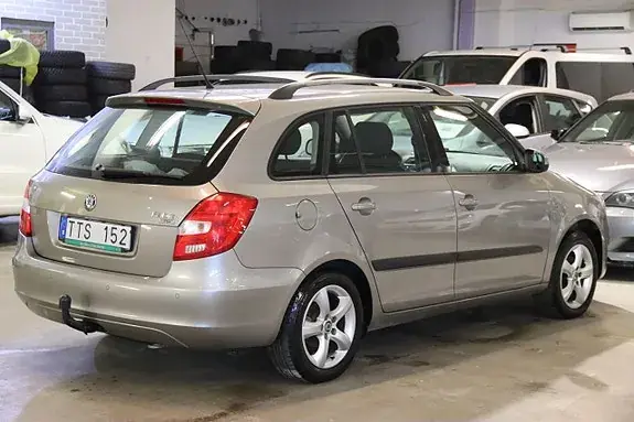 Skoda Fabia 2011 photo 4