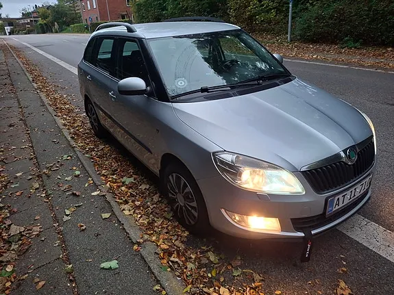 Skoda Fabia 2012 photo 2