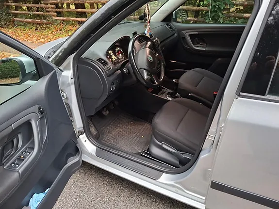Skoda Fabia 2012 photo 4