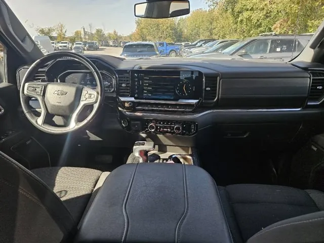 Chevrolet Silverado 1500 2023 photo 3