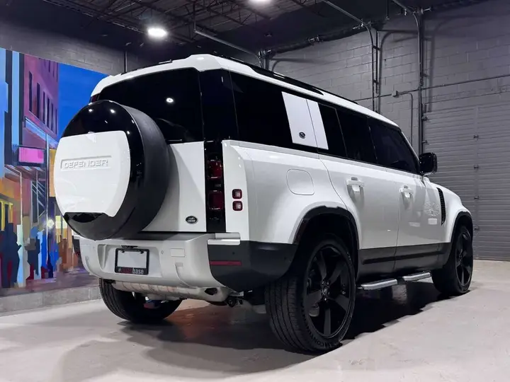 Land Rover Defender 2023 photo 3