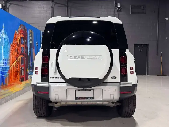 Land Rover Defender 2023 photo 4